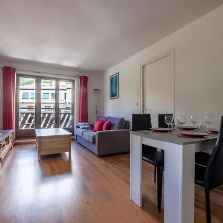 Apartment Modern With Balcony In The Center Of *