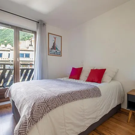 Apartment Modern With Balcony In The Center Of *