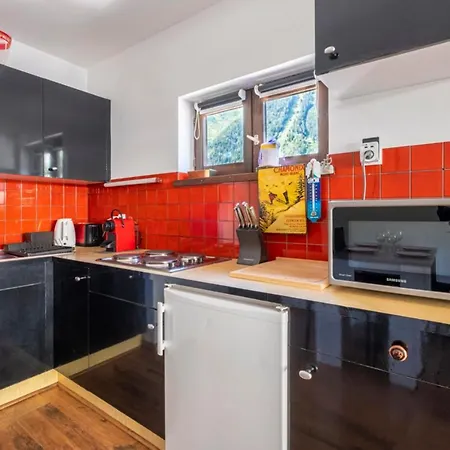Apartment Modern With Balcony In The Center Of Chamonix