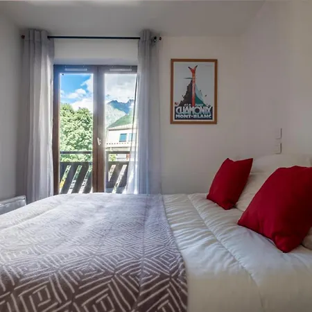 Modern With Balcony In The Center Of Apartment